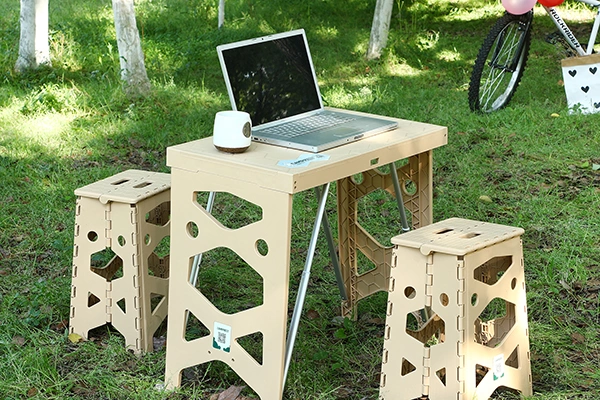 Складные пластиковые столы и стулья